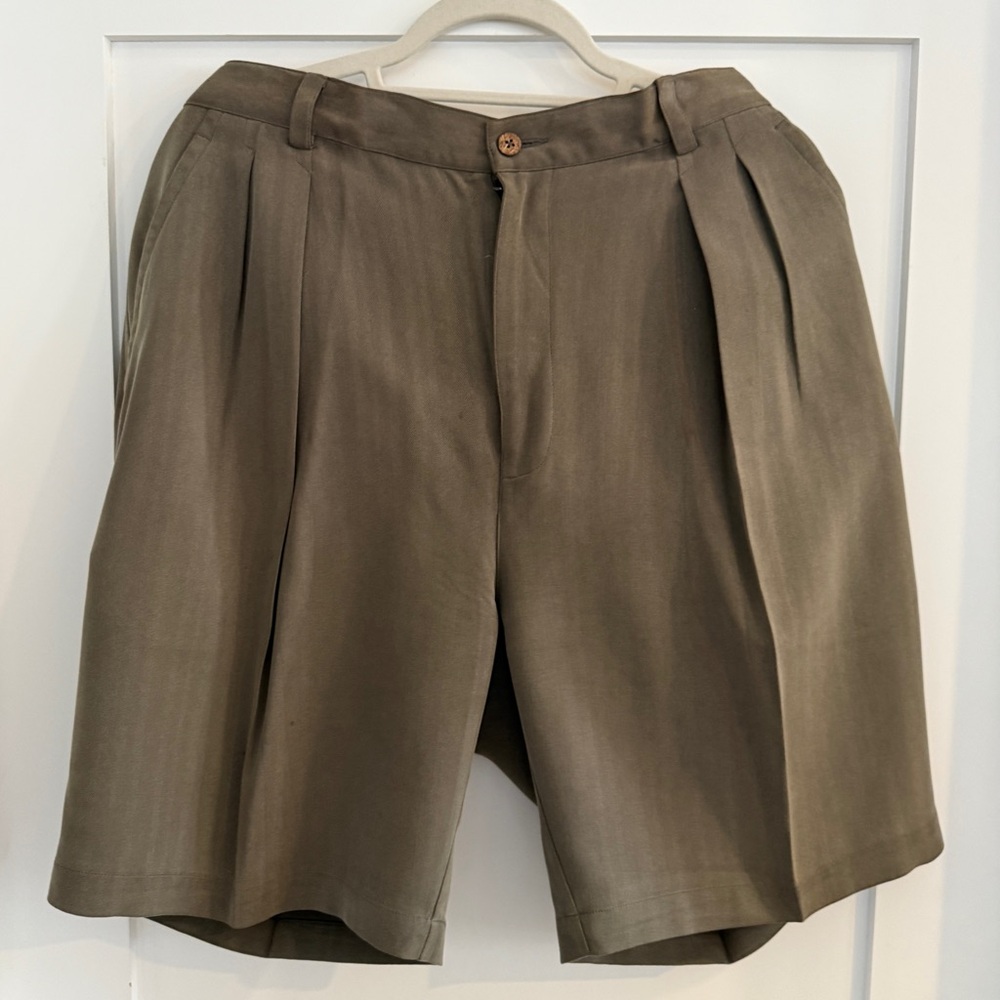 Tommy Bahama Green Flat Front Shorts with Tailored Look